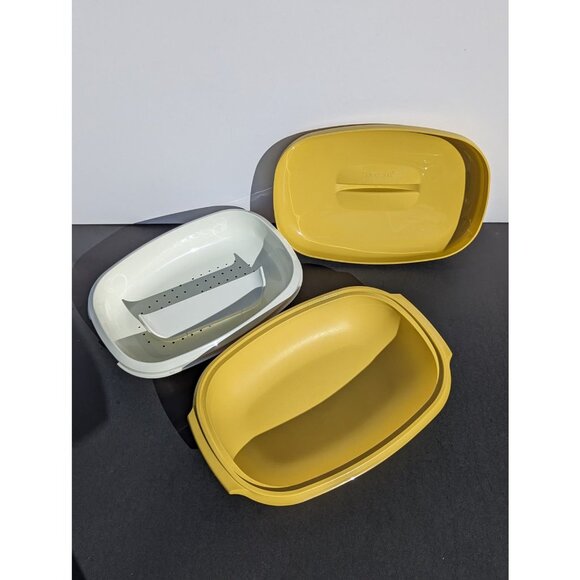 Vintage 1970's Tupperware complete Harvest Gold Steamer | Made in Canada - Picture 4 of 9